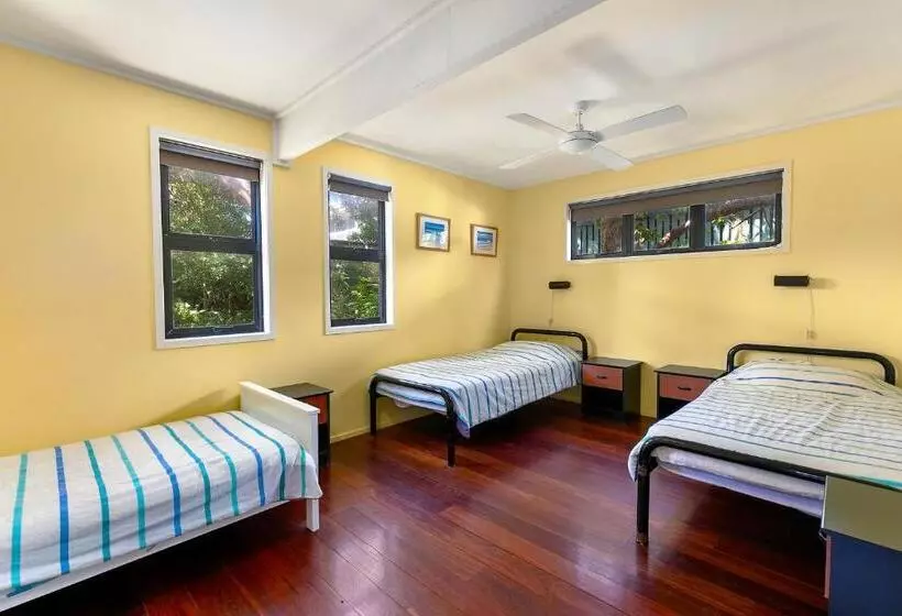 Coasting   Straddie Style Beach House