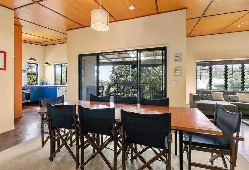 Coasting   Straddie Style Beach House