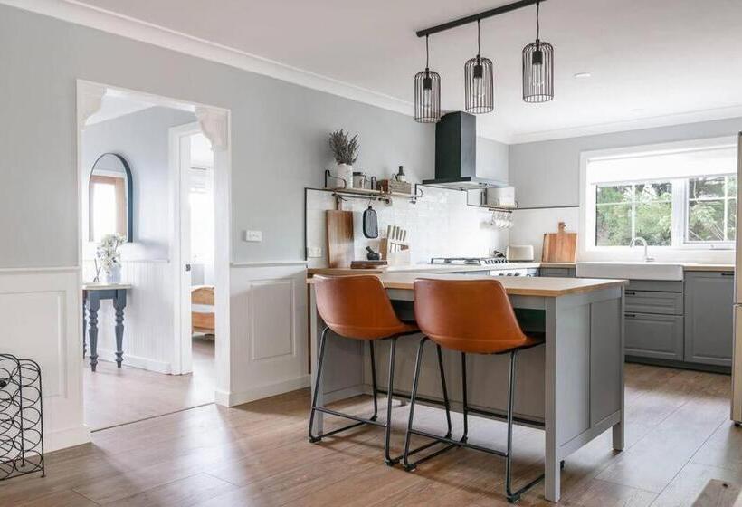 Grenville Belle Daylesford