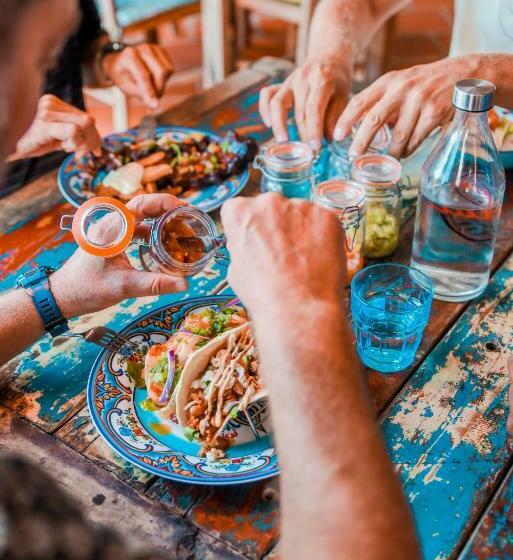 هتل The Hut Bonaire