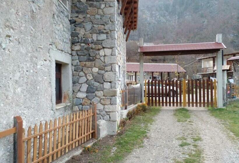 پانسیون Guest House “ Center Theth “