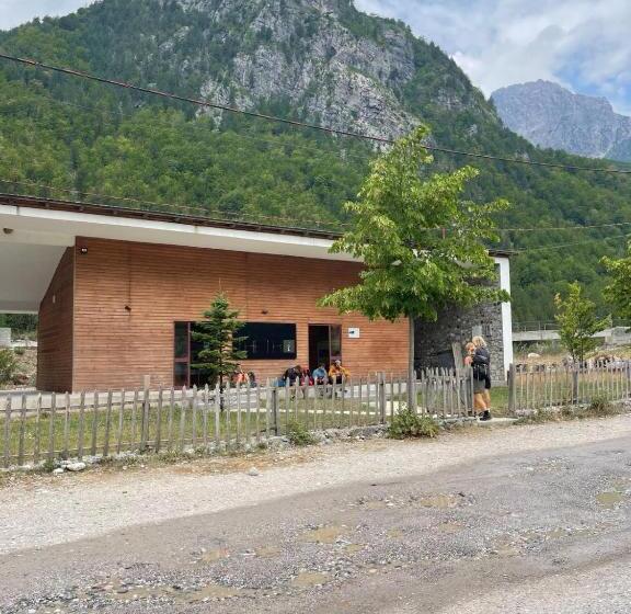 پانسیون Guest House “ Center Theth “