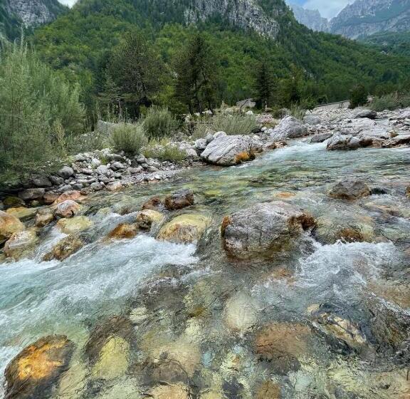 پانسیون Guest House “ Center Theth “