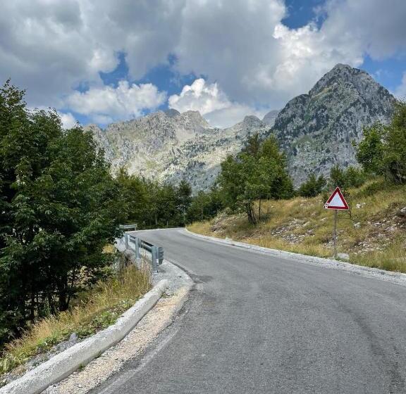 پانسیون Guest House “ Center Theth “