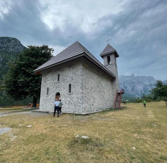 پانسیون Guest House “ Center Theth “