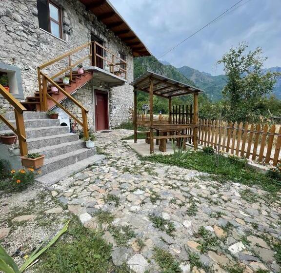 پانسیون Guest House “ Center Theth “