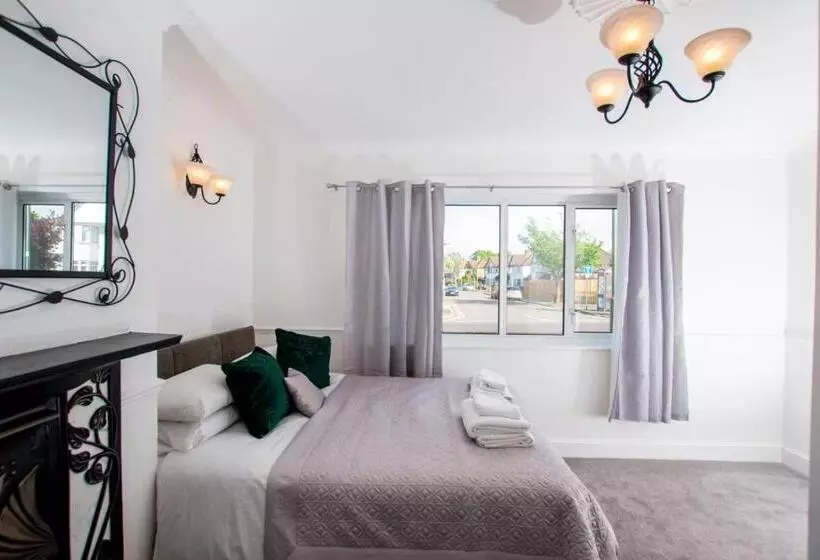 Ultimate Comfort 4 Bedroom Property For 7 People