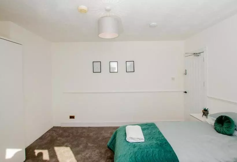 Ultimate Comfort 4 Bedroom Property For 7 People