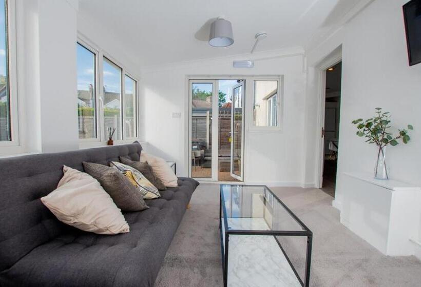 Ultimate Comfort 4 Bedroom Property For 7 People