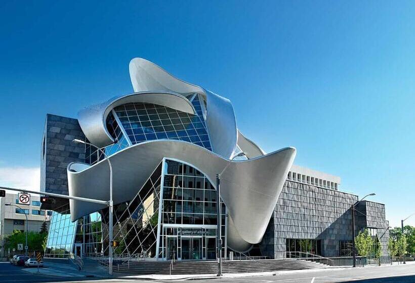 Luxurious 6 Bed Home I Fireplace I Near Sports Park I With Double Garage & Fast Wifi!