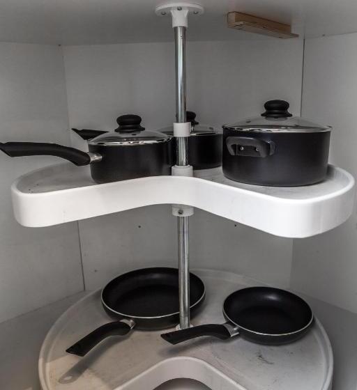 Luxurious 6 Bed Home I Fireplace I Near Sports Park I With Double Garage & Fast Wifi!