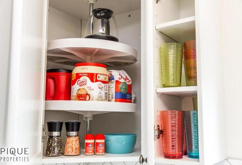 Luxurious 6 Bed Home I Fireplace I Near Sports Park I With Double Garage & Fast Wifi!