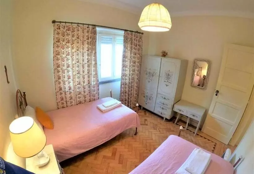 Sintra V4 House With Garden In Colares