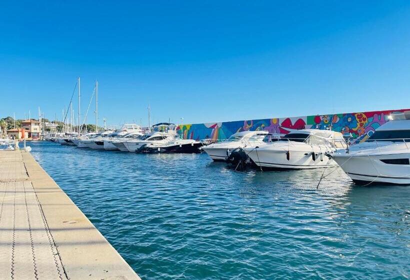 Très Bel Appartement Face Au Port Santa  Piscine