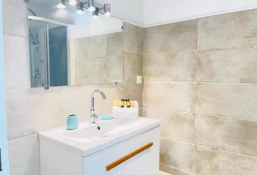Très Bel Appartement Face Au Port Santa  Piscine