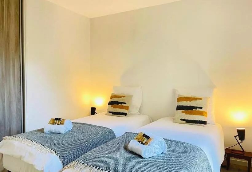 Très Bel Appartement Face Au Port Santa  Piscine