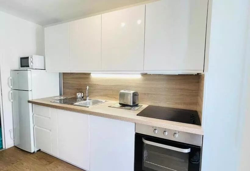 Très Bel Appartement Face Au Port Santa  Piscine