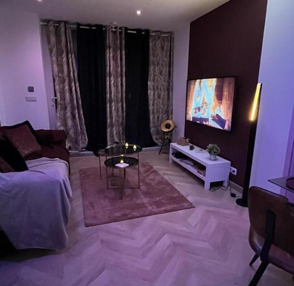 مبيت وإفطار La Suite De Charme Du Mas De La Fontaine De Jonquier Avec Spa Privatif