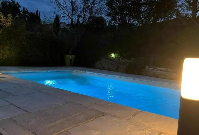 ベッドアンドブレックファースト La Suite De Charme Du Mas De La Fontaine De Jonquier Avec Spa Privatif