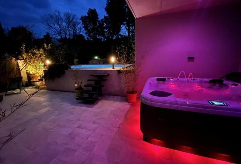 مبيت وإفطار La Suite De Charme Du Mas De La Fontaine De Jonquier Avec Spa Privatif