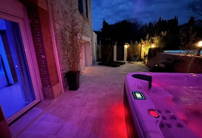 مبيت وإفطار La Suite De Charme Du Mas De La Fontaine De Jonquier Avec Spa Privatif