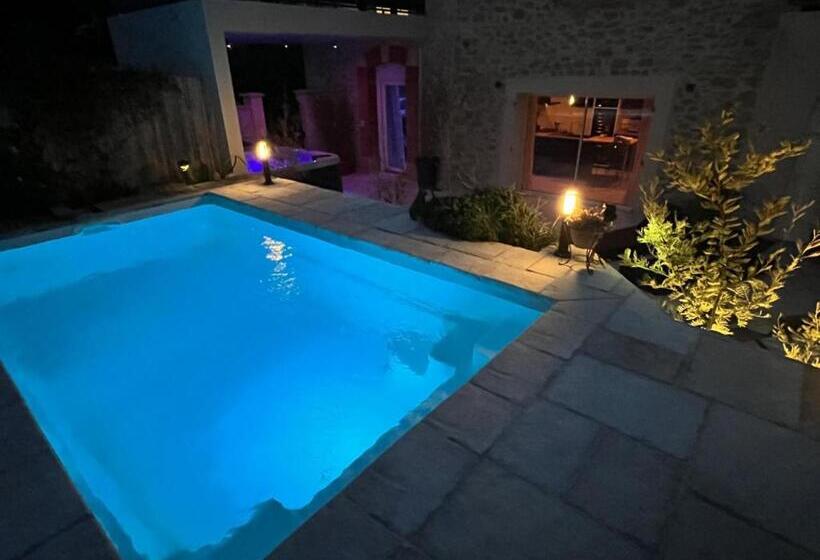 مبيت وإفطار La Suite De Charme Du Mas De La Fontaine De Jonquier Avec Spa Privatif