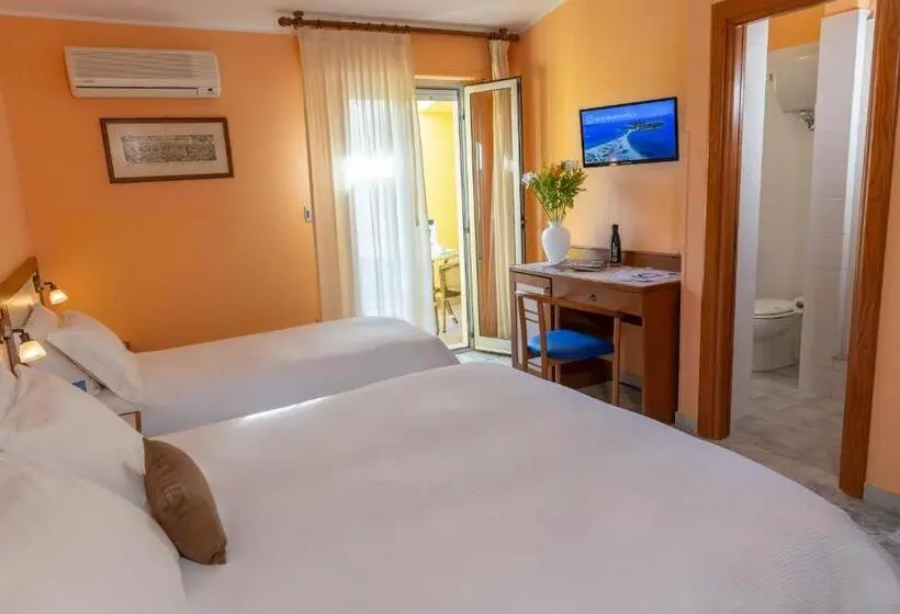 استراحتگاه Baia Di Tempsa