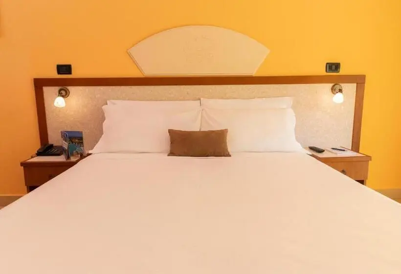 استراحتگاه Baia Di Tempsa