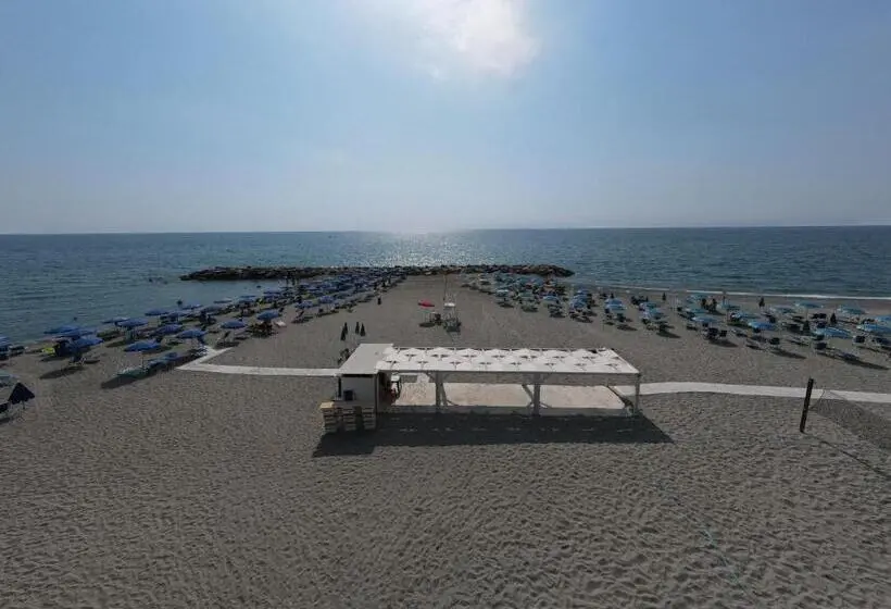 استراحتگاه Baia Di Tempsa