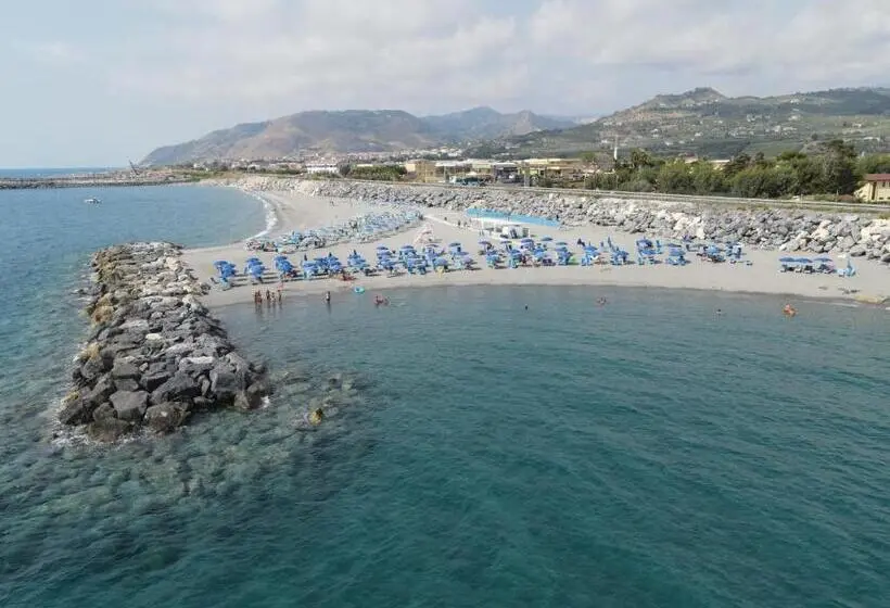 استراحتگاه Baia Di Tempsa