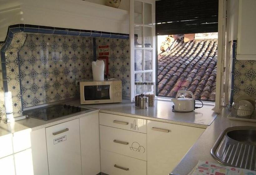 évora Sunset Hostel