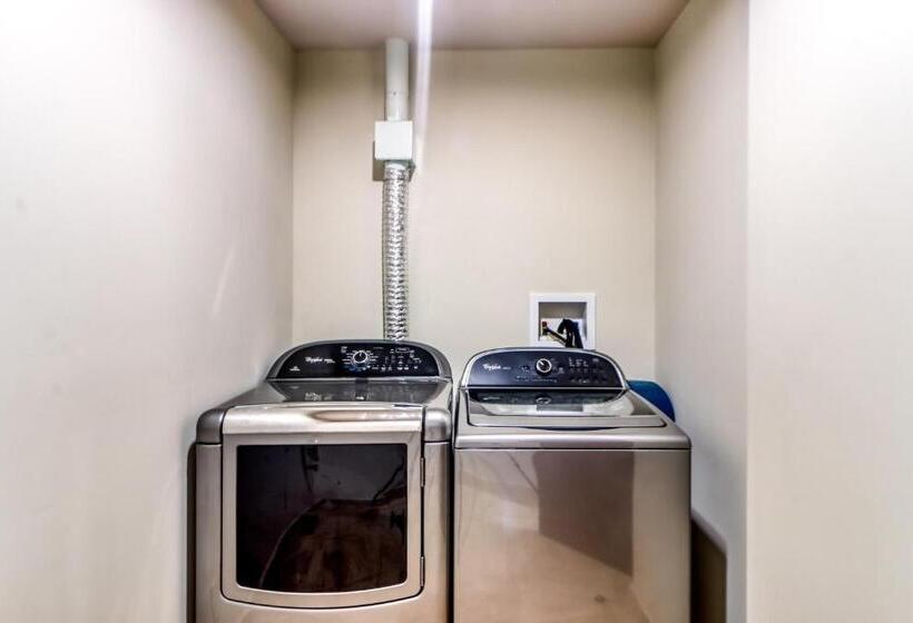 هتل Unit 1014 At Croc S