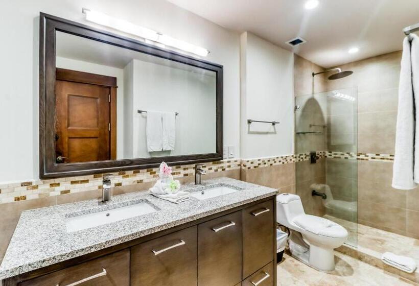 هتل Unit 1014 At Croc S