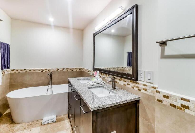 هتل Unit 1014 At Croc S