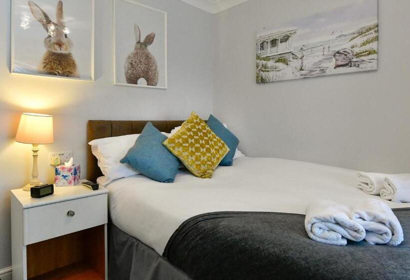 Free Parking   Heart Of The City   Superb Townhouse & Garden   Peaceful Area But Only 5min Walk To B