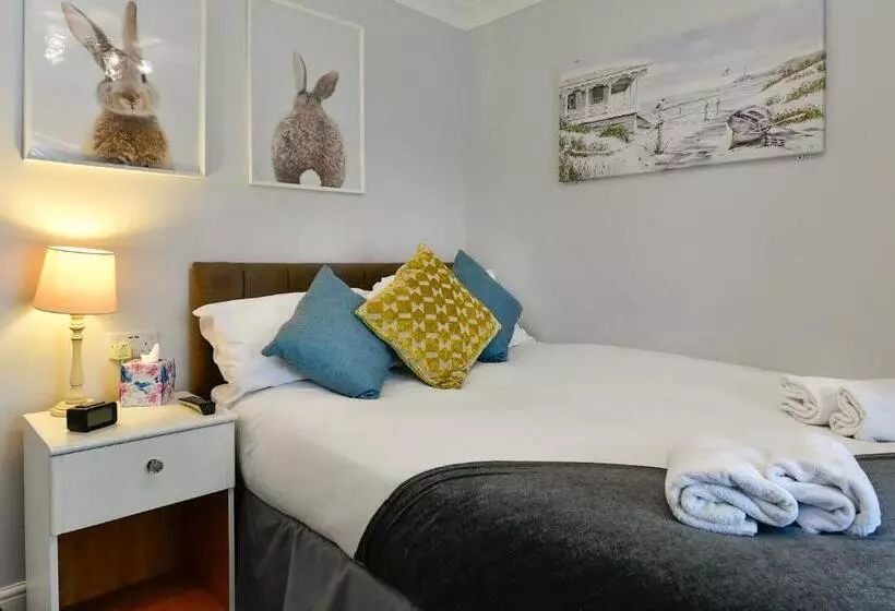 Free Parking   Heart Of The City   Superb Townhouse & Garden   Peaceful Area But Only 5min Walk To B