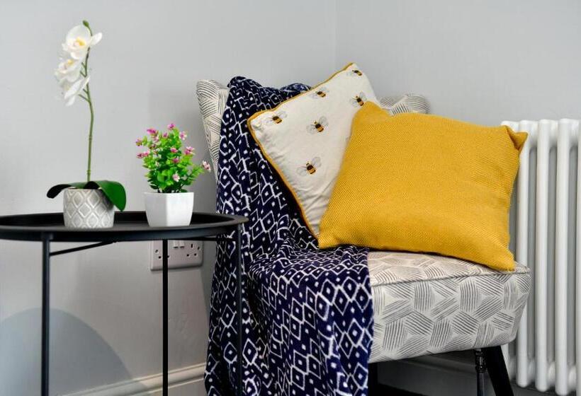 Free Parking   Heart Of The City   Superb Townhouse & Garden   Peaceful Area But Only 5min Walk To B