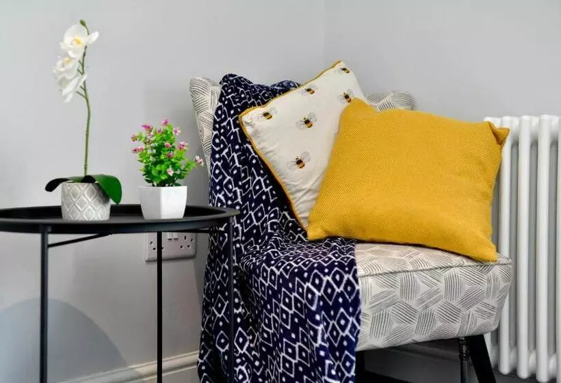 Free Parking   Heart Of The City   Superb Townhouse & Garden   Peaceful Area But Only 5min Walk To B