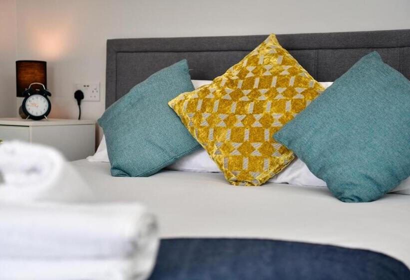 Free Parking   Heart Of The City   Superb Townhouse & Garden   Peaceful Area But Only 5min Walk To B