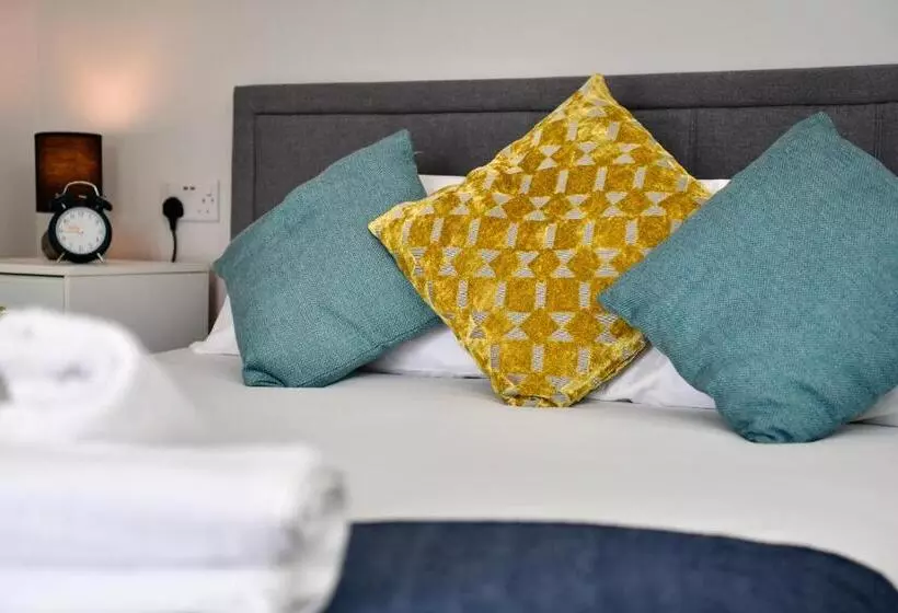 Free Parking   Heart Of The City   Superb Townhouse & Garden   Peaceful Area But Only 5min Walk To B