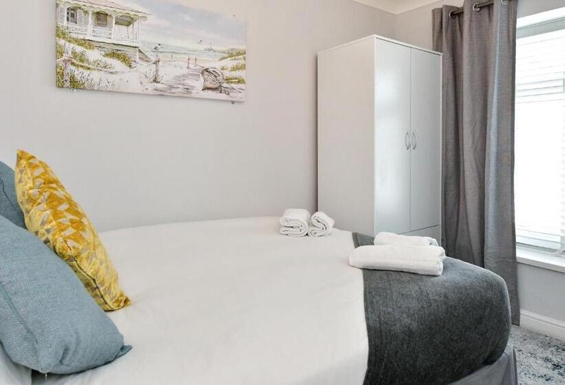 Free Parking   Heart Of The City   Superb Townhouse & Garden   Peaceful Area But Only 5min Walk To B