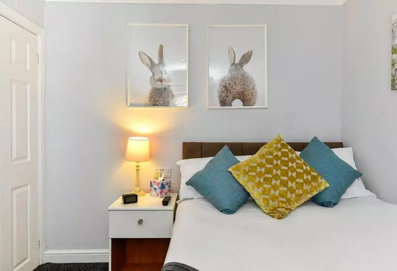 Free Parking   Heart Of The City   Superb Townhouse & Garden   Peaceful Area But Only 5min Walk To B