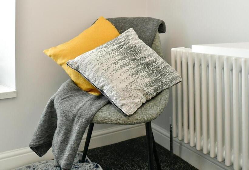 Free Parking   Heart Of The City   Superb Townhouse & Garden   Peaceful Area But Only 5min Walk To B