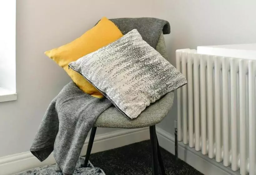 Free Parking   Heart Of The City   Superb Townhouse & Garden   Peaceful Area But Only 5min Walk To B