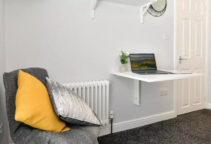 Free Parking   Heart Of The City   Superb Townhouse & Garden   Peaceful Area But Only 5min Walk To B