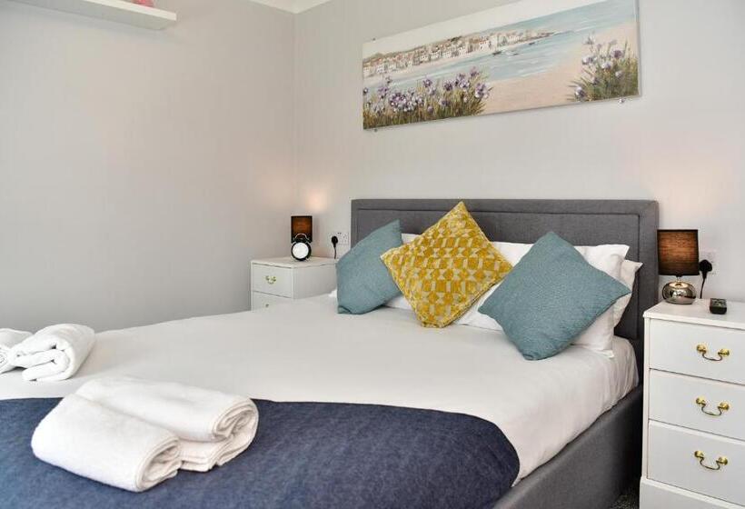 Free Parking   Heart Of The City   Superb Townhouse & Garden   Peaceful Area But Only 5min Walk To B