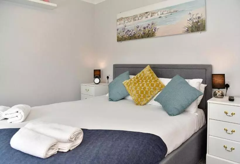 Free Parking   Heart Of The City   Superb Townhouse & Garden   Peaceful Area But Only 5min Walk To B