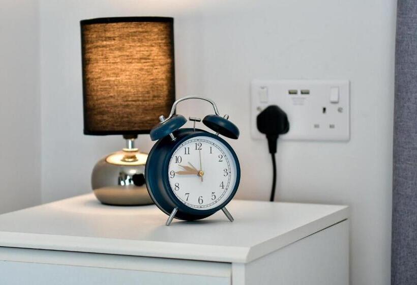 Free Parking   Heart Of The City   Superb Townhouse & Garden   Peaceful Area But Only 5min Walk To B