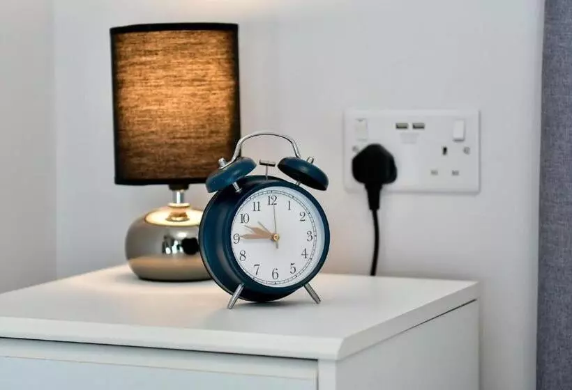 Free Parking   Heart Of The City   Superb Townhouse & Garden   Peaceful Area But Only 5min Walk To B