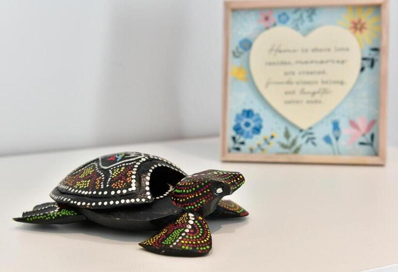 Free Parking   Heart Of The City   Superb Townhouse & Garden   Peaceful Area But Only 5min Walk To B